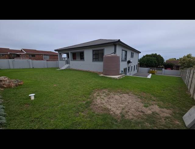 5 BEDROOM HOUSE FOR SALE IN WAVECREST